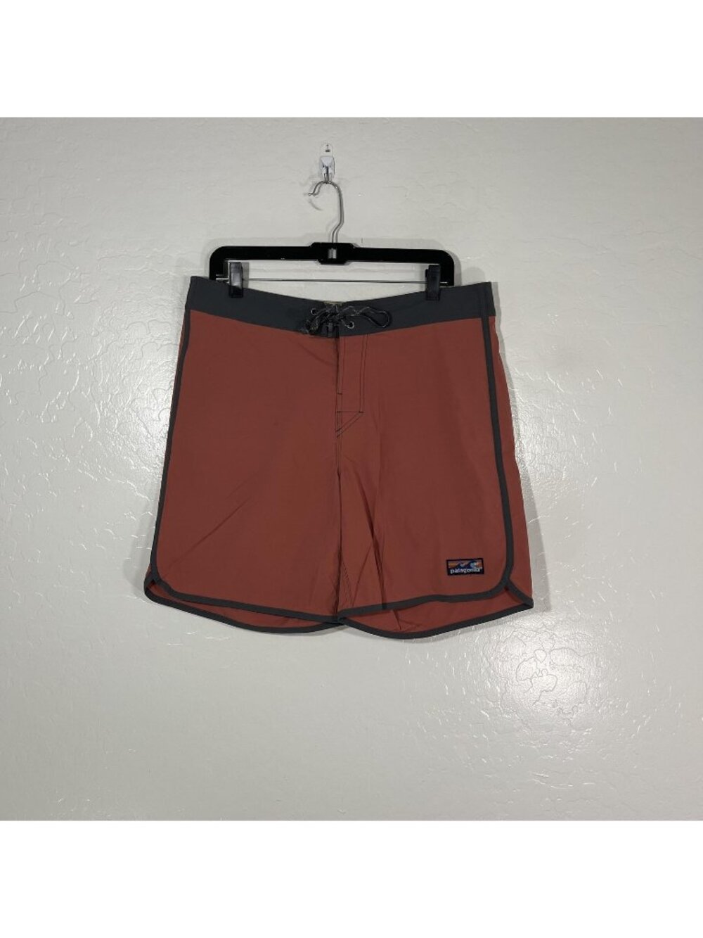 Patagonia Board Shorts Mens 34 Red Gray Colorblock Stretch Surf Swim STY 86731